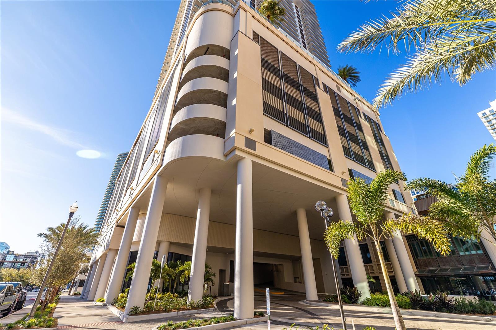 Image 57 of 84 For 275 1st Avenue S 2803