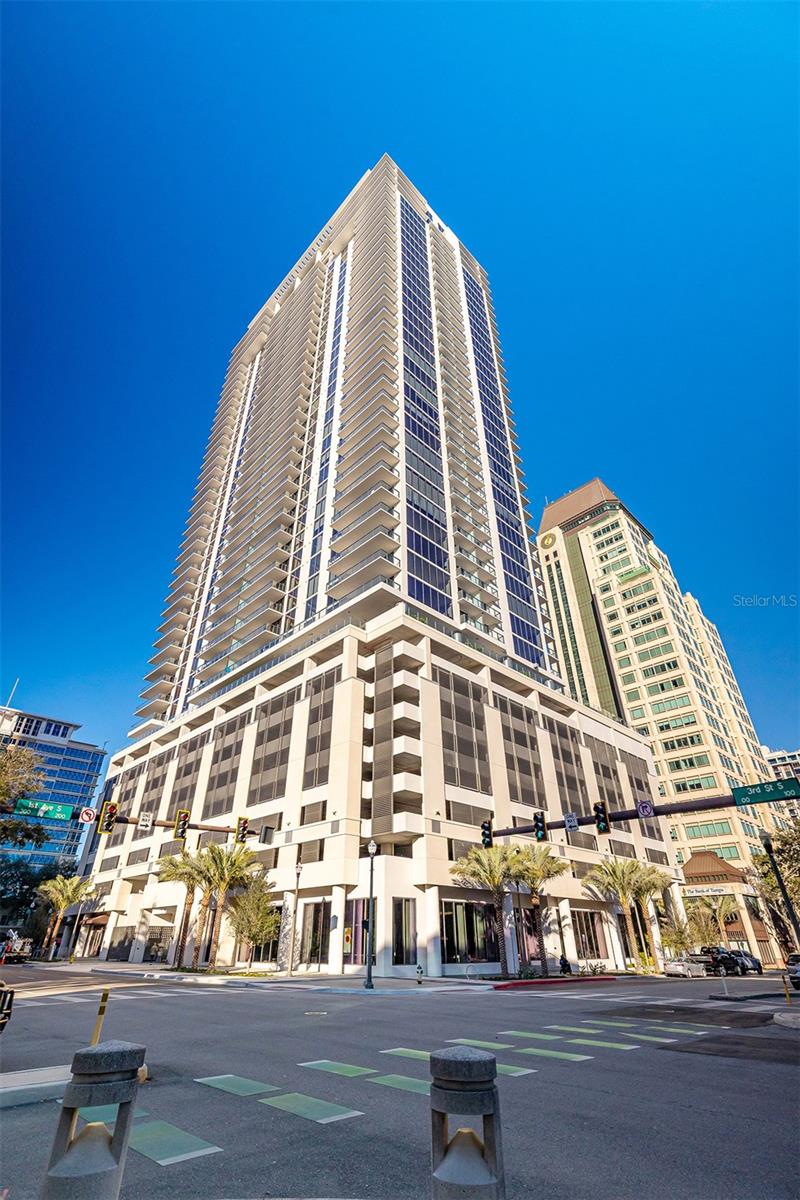 Image 61 of 84 For 275 1st Avenue S 2803