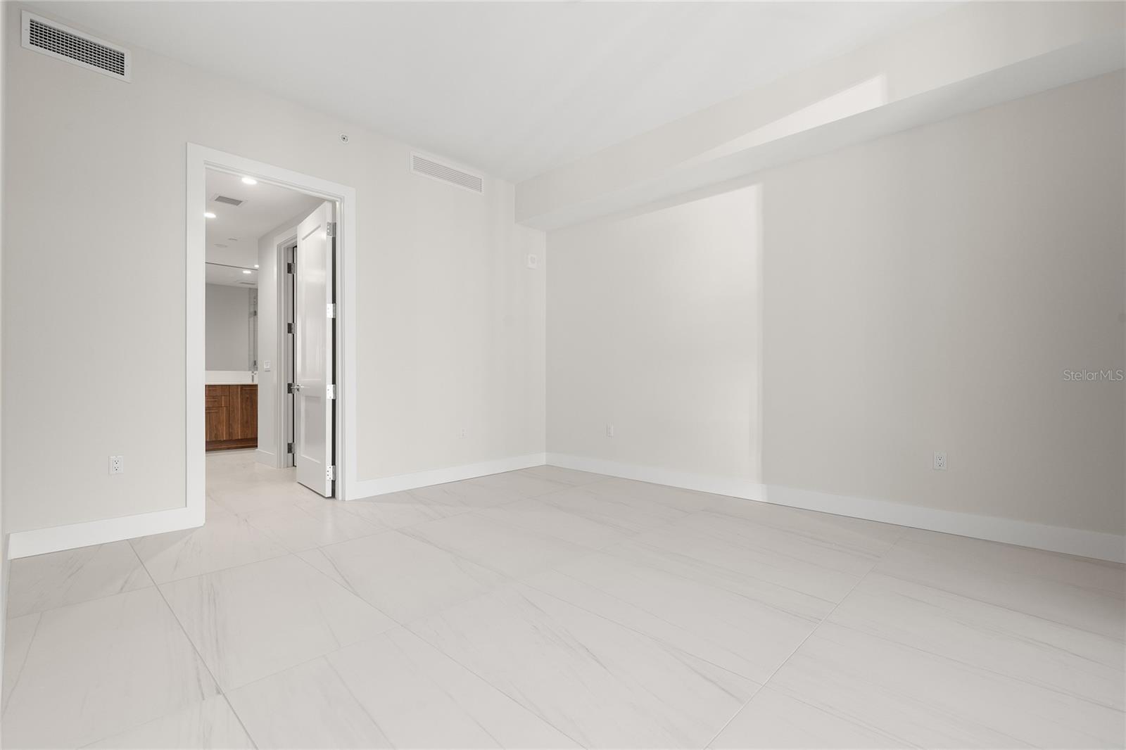 Image 9 of 84 For 275 1st Avenue S 2803