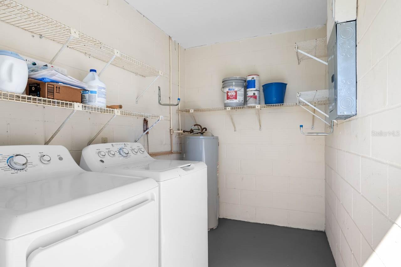 Image 23 of 55 For 2337 Glenmore Circle