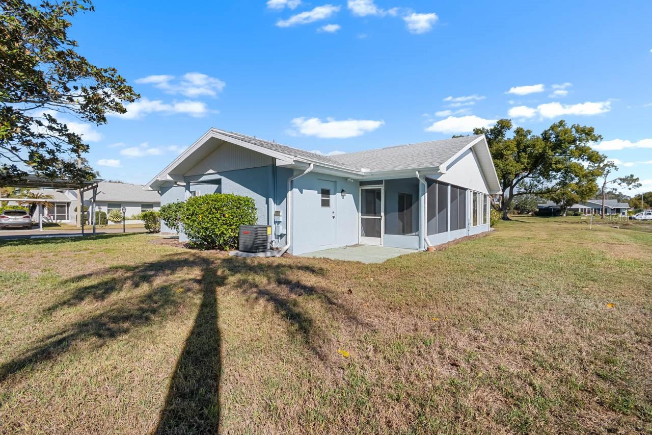 Image 27 of 55 For 2337 Glenmore Circle