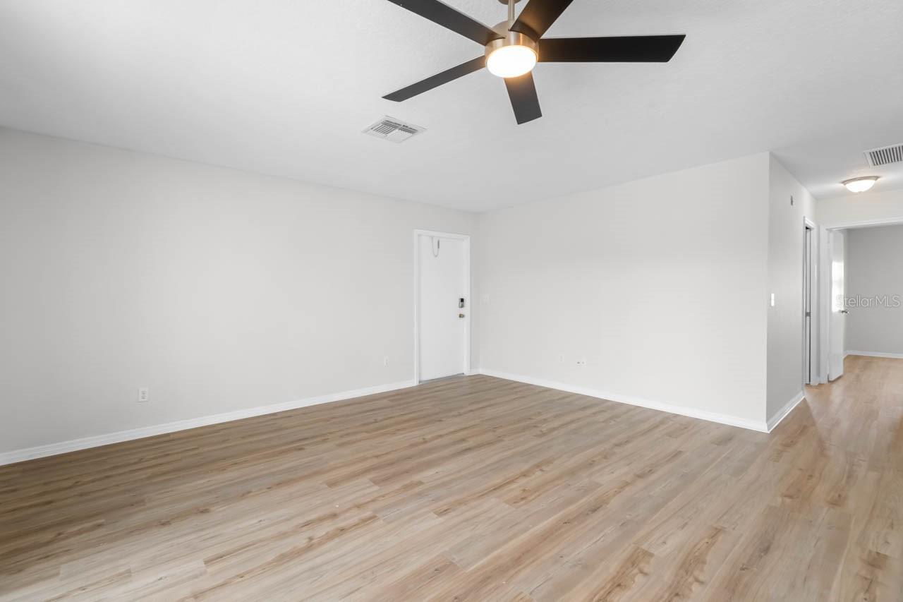 Image 5 of 55 For 2337 Glenmore Circle