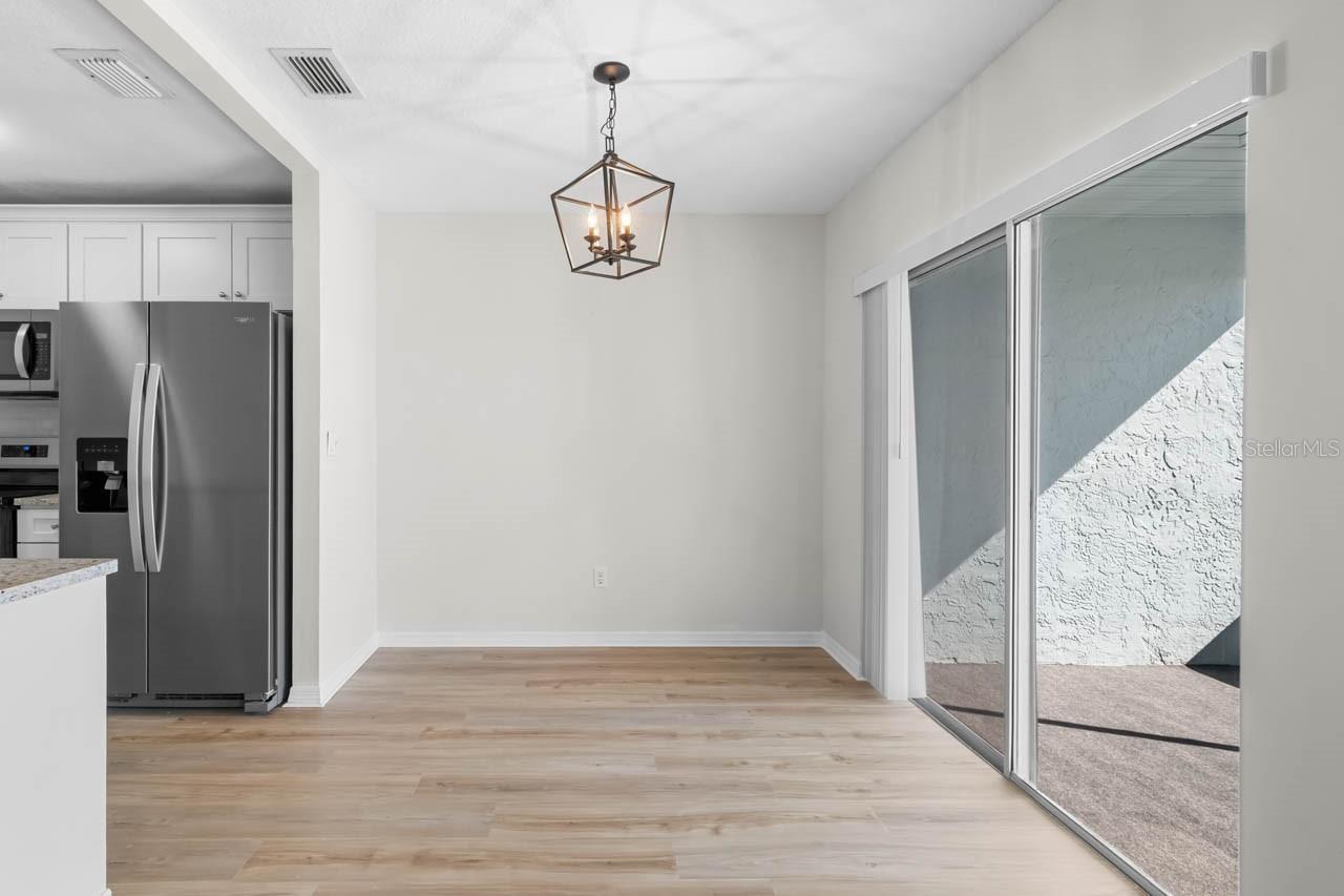 Image 7 of 55 For 2337 Glenmore Circle