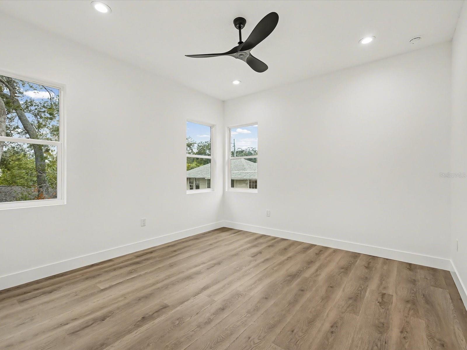 Image 27 of 96 For 1751 27th Avenue N