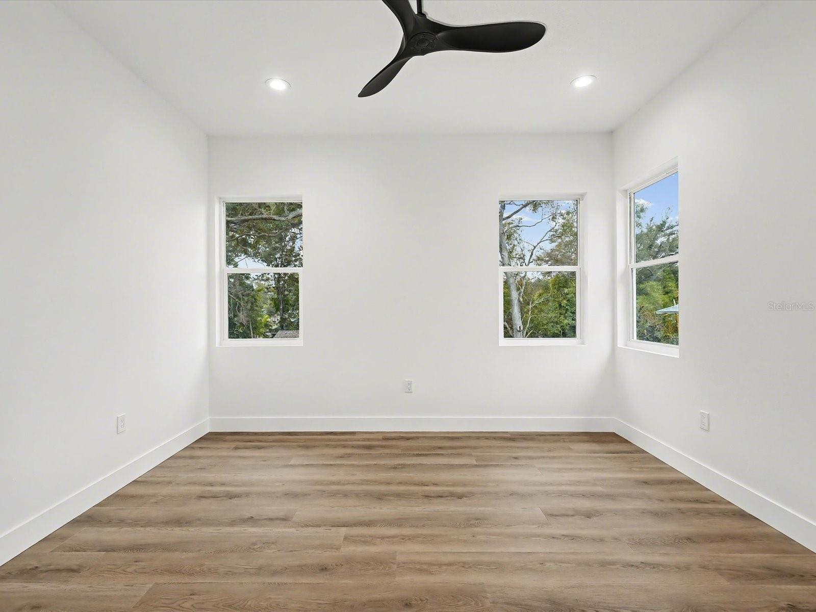 Image 29 of 96 For 1751 27th Avenue N