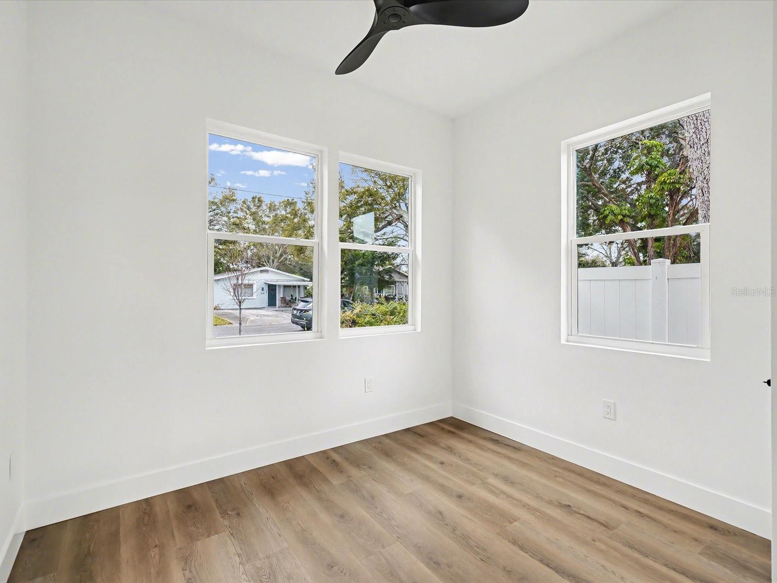 Image 9 of 96 For 1751 27th Avenue N