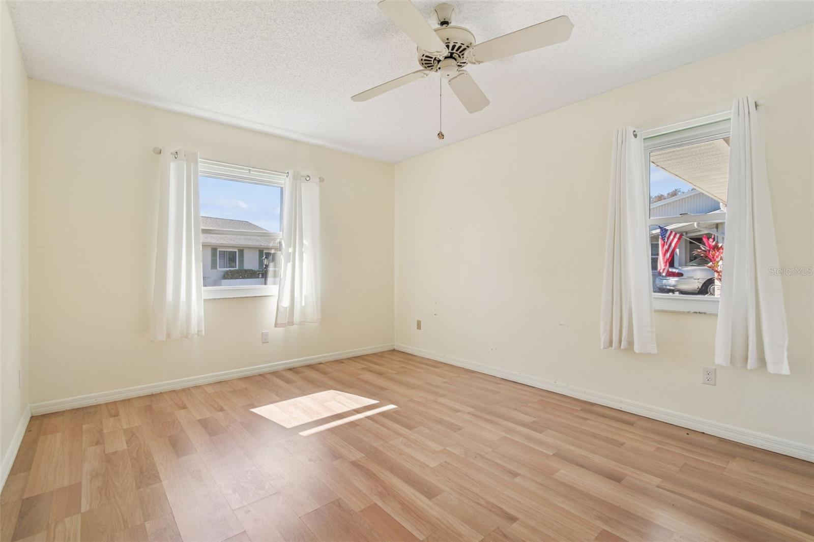 Image 11 of 26 For 123 Glendower Circle