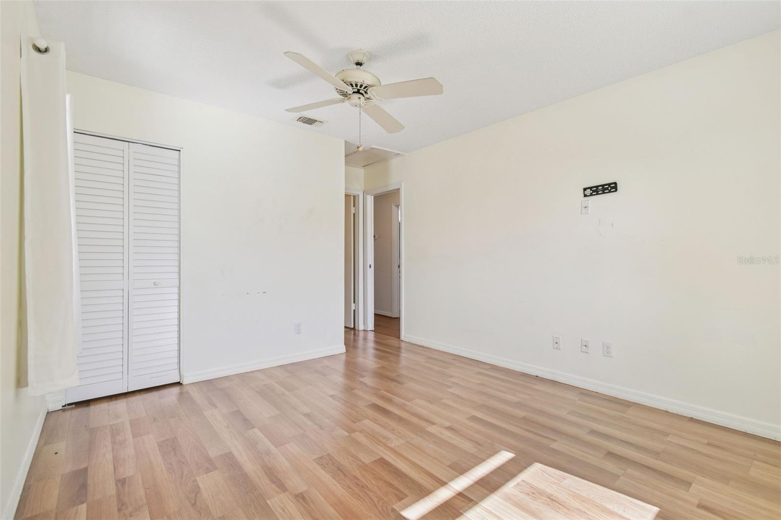 Image 12 of 26 For 123 Glendower Circle