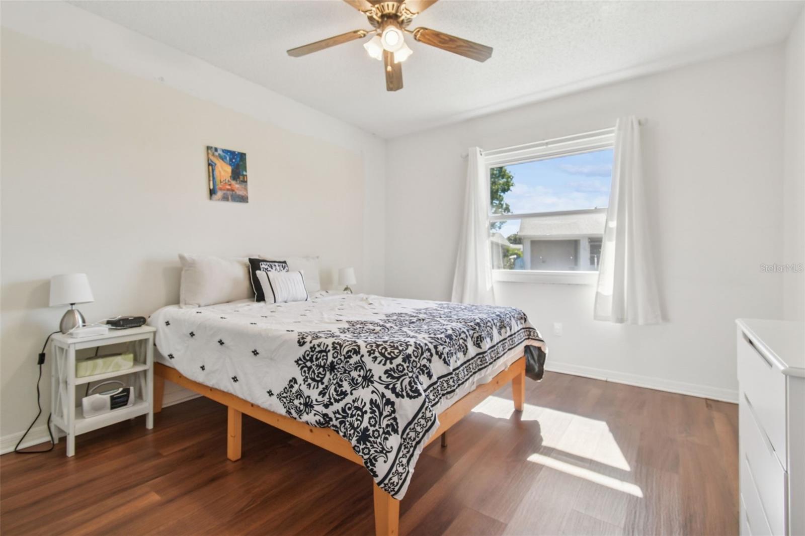 Image 15 of 26 For 123 Glendower Circle