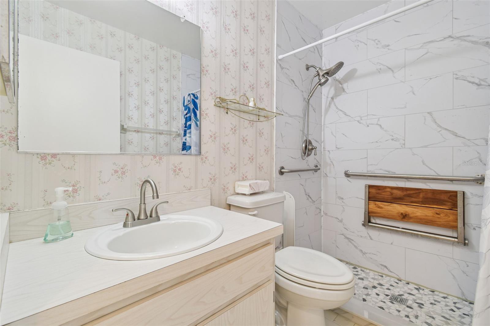 Image 17 of 26 For 123 Glendower Circle