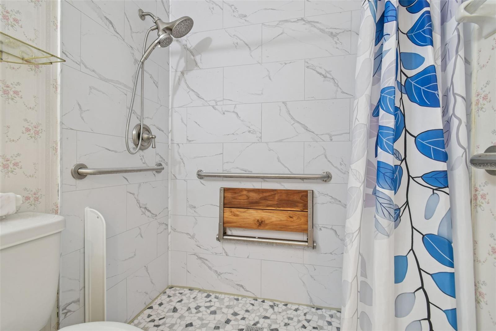 Image 18 of 26 For 123 Glendower Circle