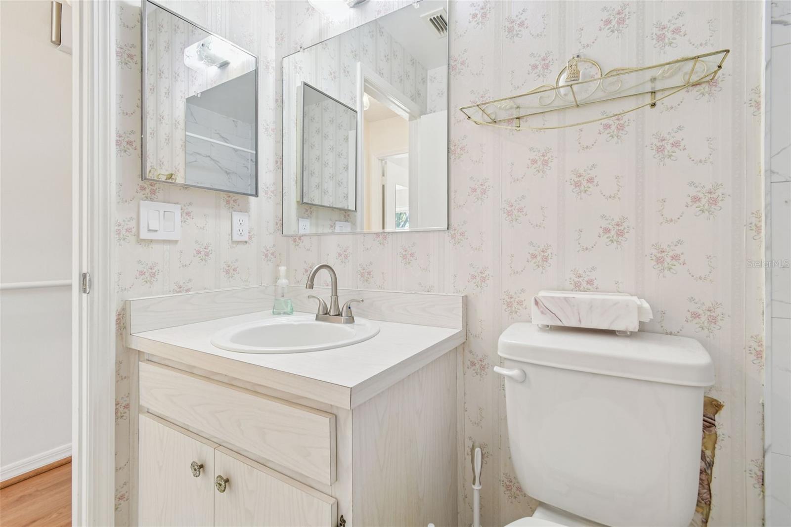 Image 19 of 26 For 123 Glendower Circle