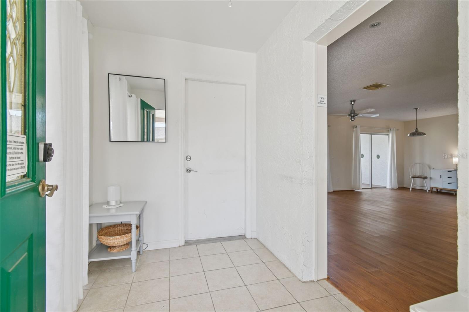 Image 21 of 26 For 123 Glendower Circle