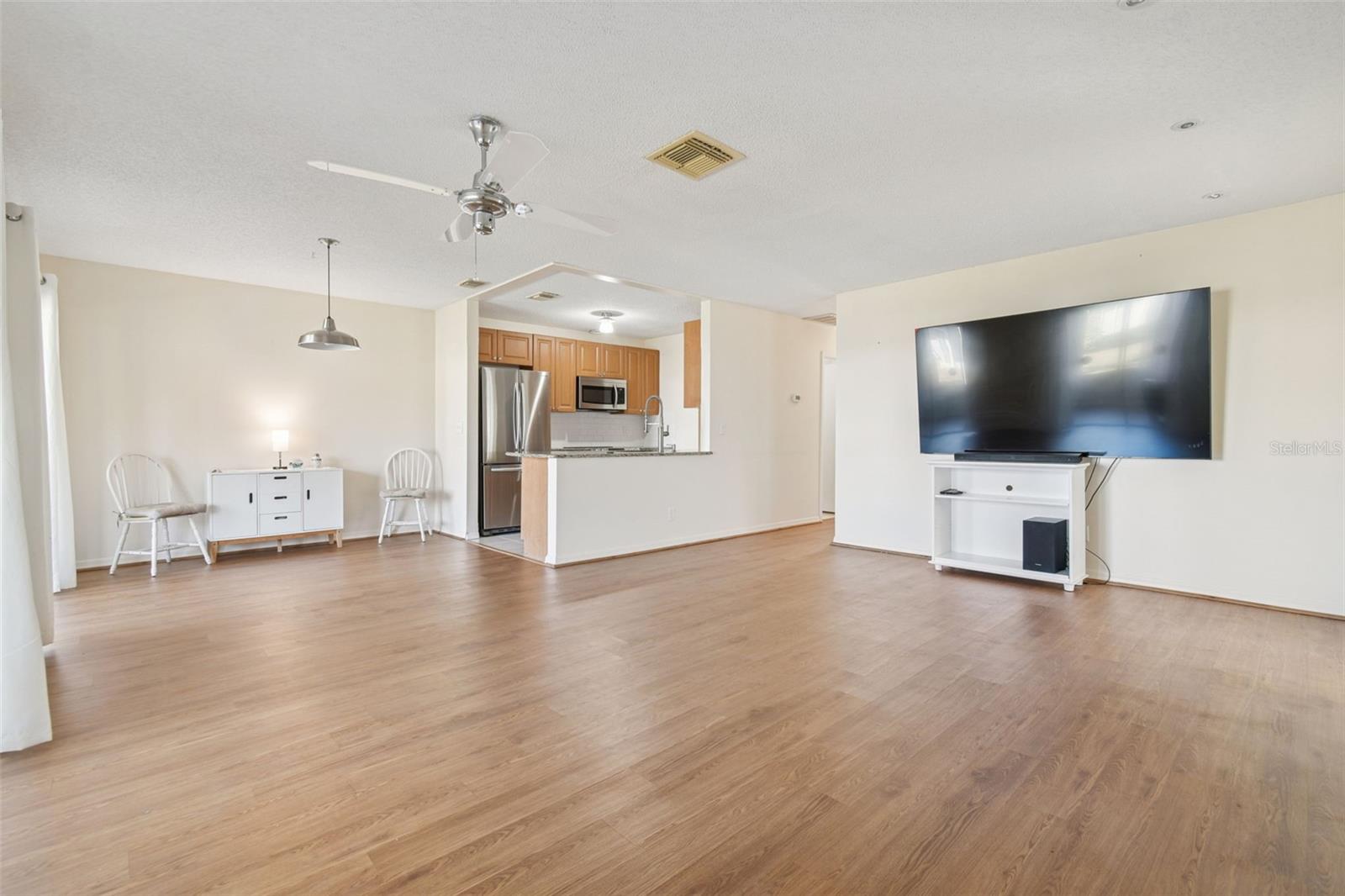 Image 4 of 26 For 123 Glendower Circle