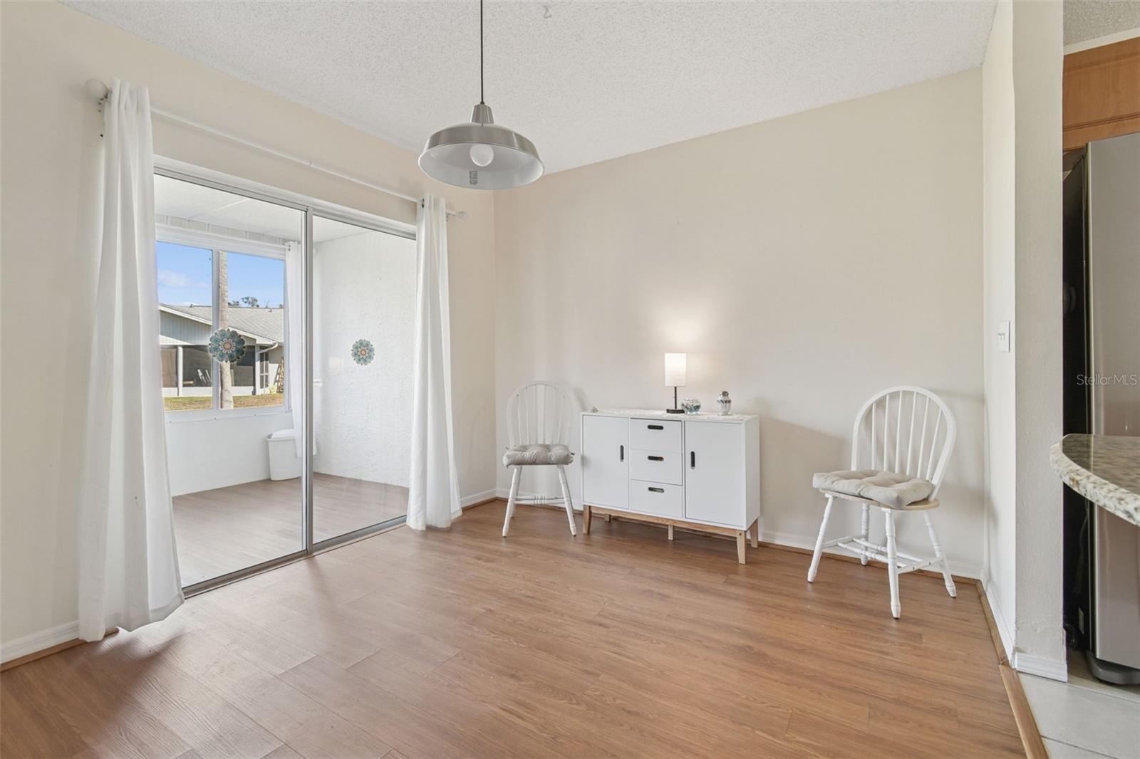 Image 8 of 26 For 123 Glendower Circle