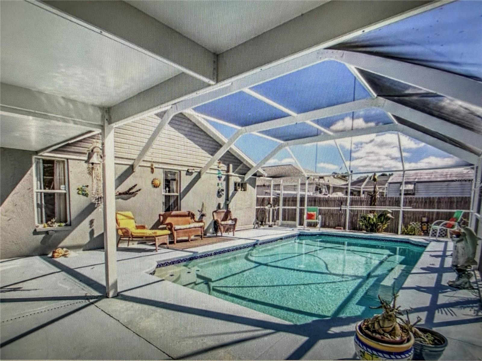 Listing photo id 2 for 10457 Crestfield Drive