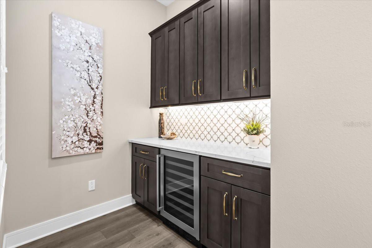 Image 11 of 37 For 213 Giddens Avenue