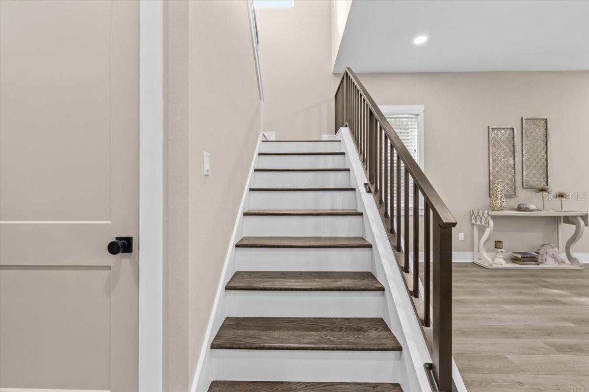 Image 19 of 37 For 213 Giddens Avenue