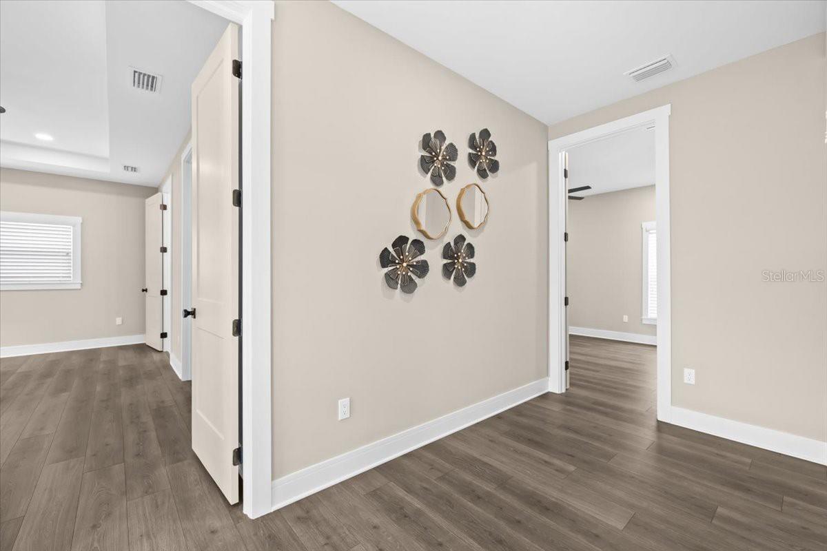 Image 20 of 37 For 213 Giddens Avenue