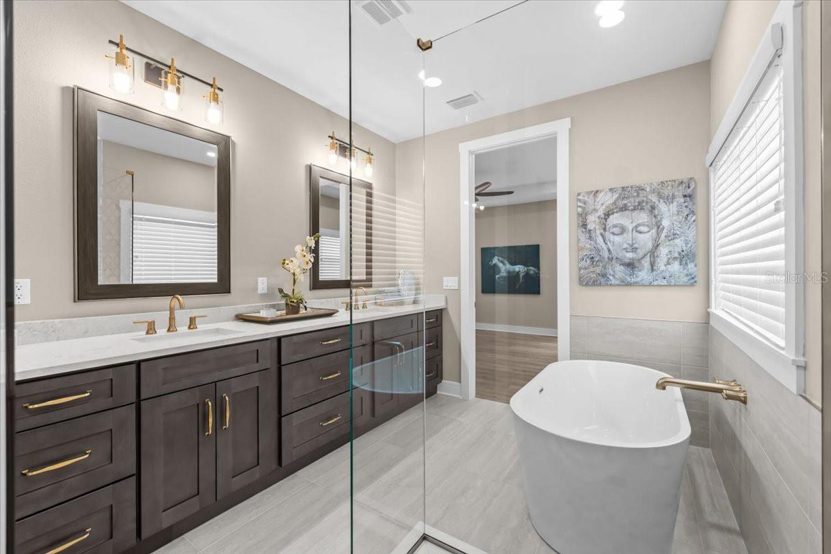 Image 23 of 37 For 213 Giddens Avenue