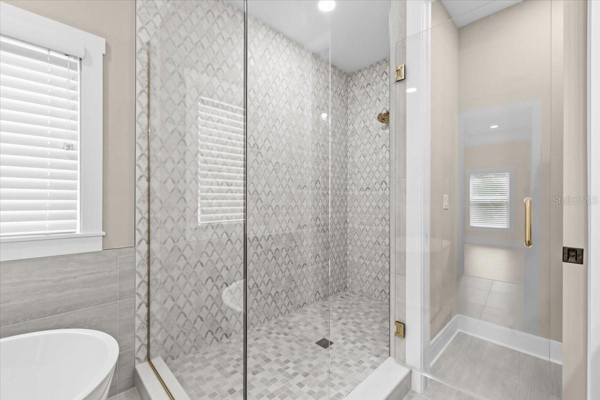 Image 24 of 37 For 213 Giddens Avenue