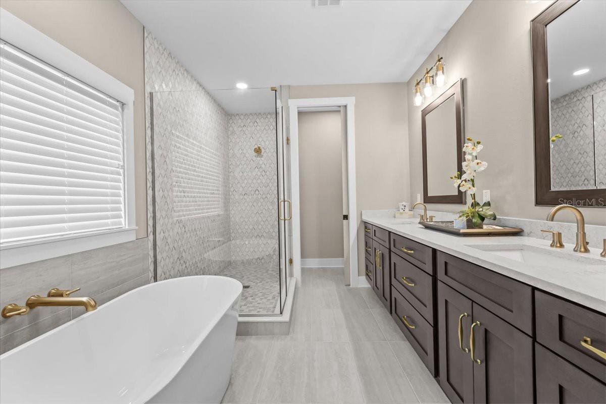 Image 25 of 37 For 213 Giddens Avenue