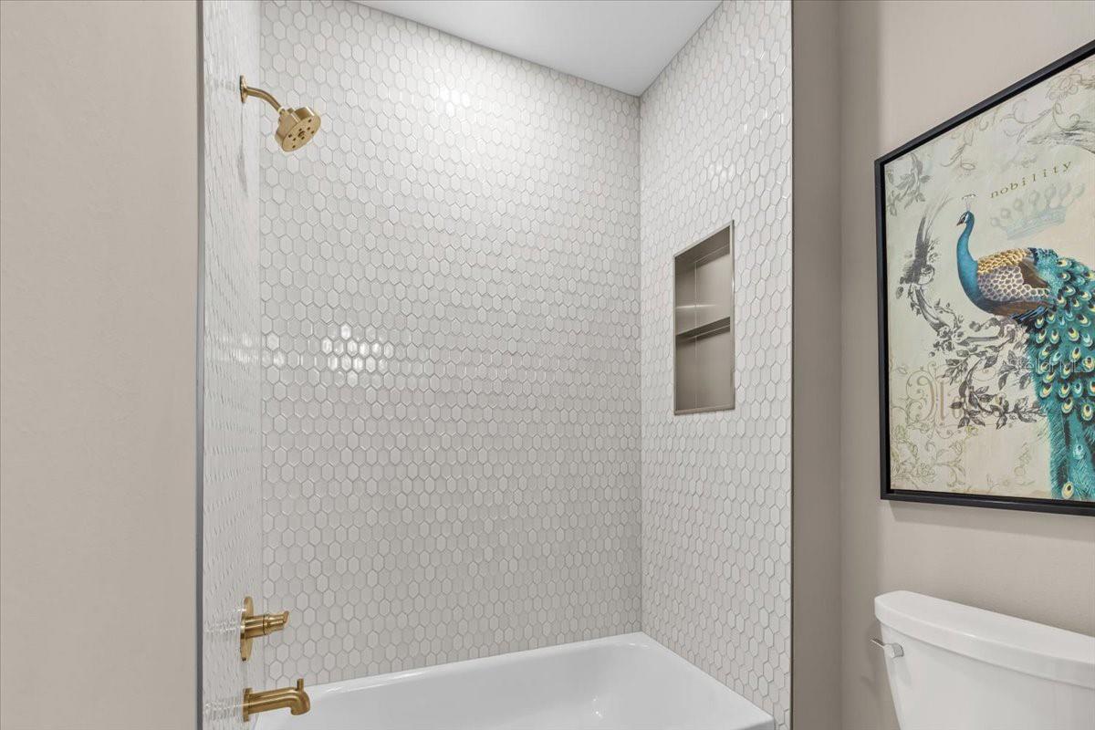 Image 28 of 37 For 213 Giddens Avenue