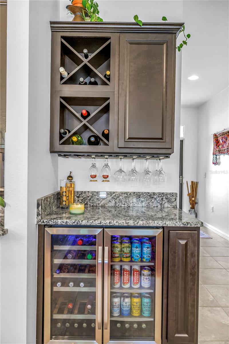 Listing photo id 8 for 5284 6th Way N