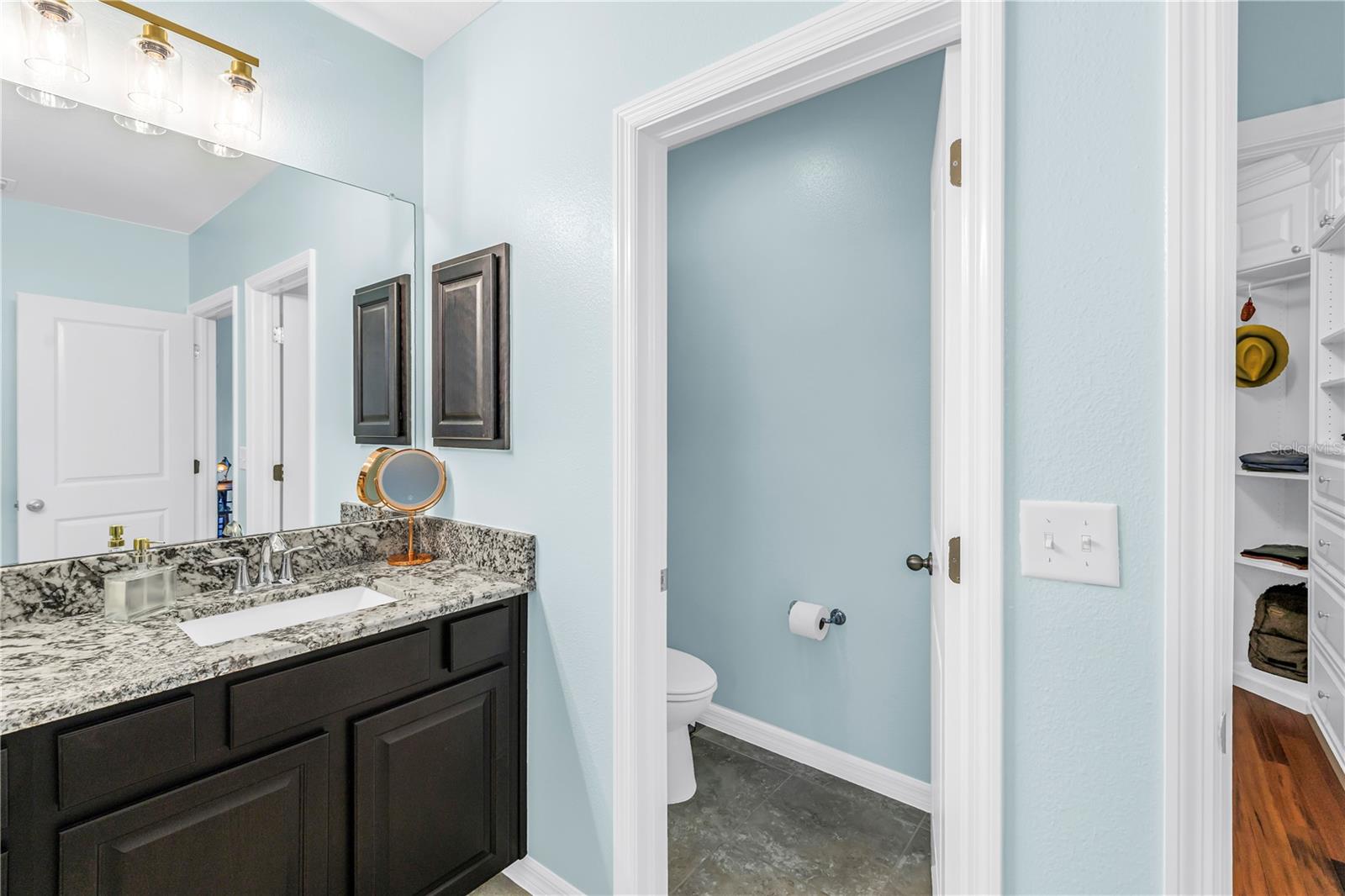 Listing photo id 25 for 5284 6th Way N