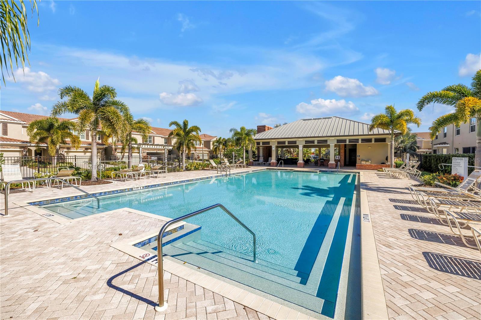 Listing photo id 39 for 5284 6th Way N