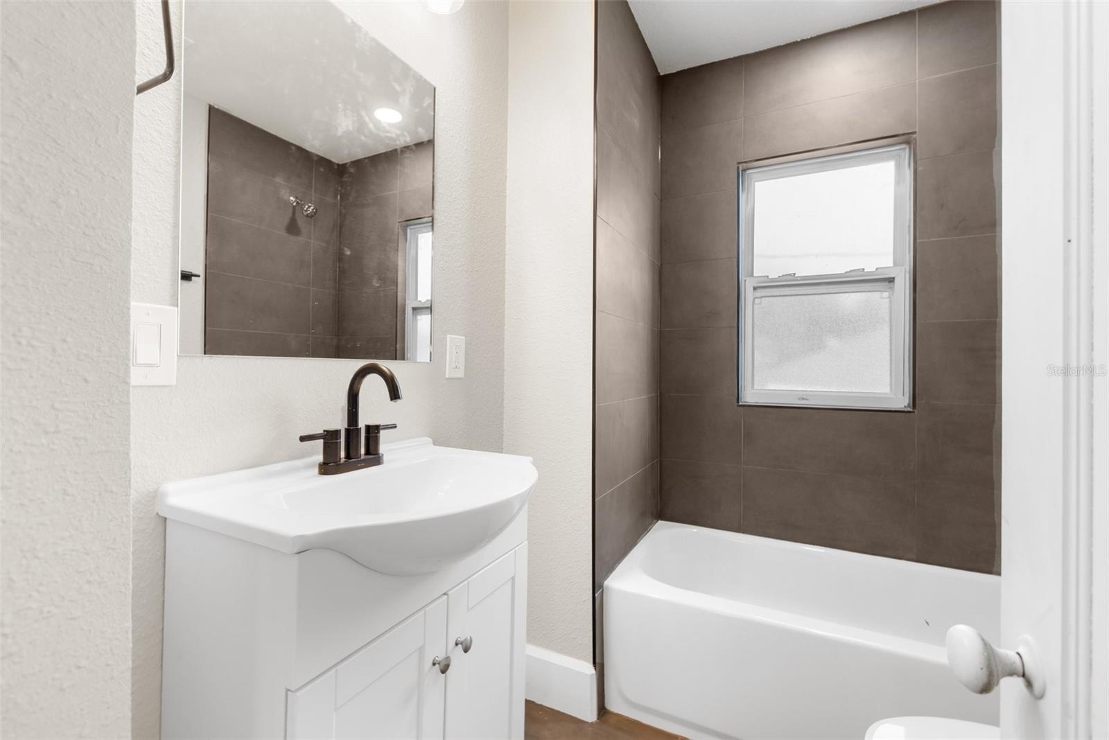 Image 16 of 25 For 781 31st Avenue N