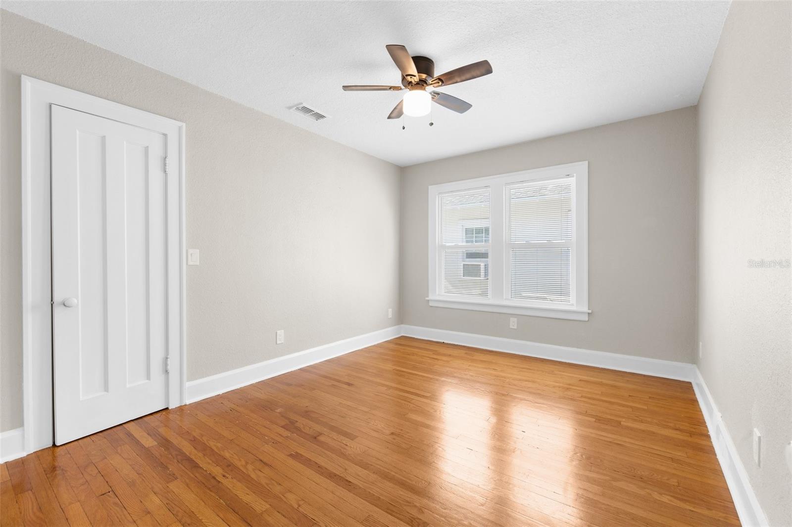 Image 17 of 25 For 781 31st Avenue N