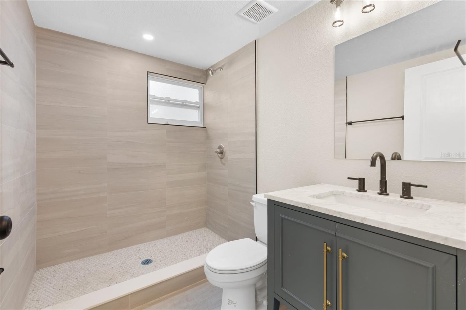 Image 5 of 25 For 781 31st Avenue N