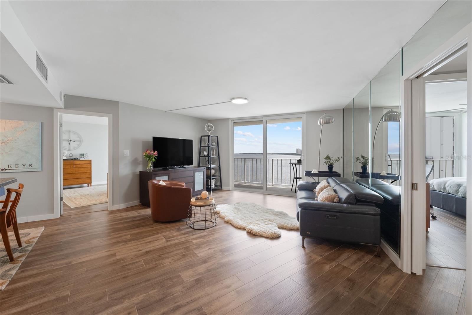 Image 3 of 18 For 2611 Bayshore Boulevard 1002