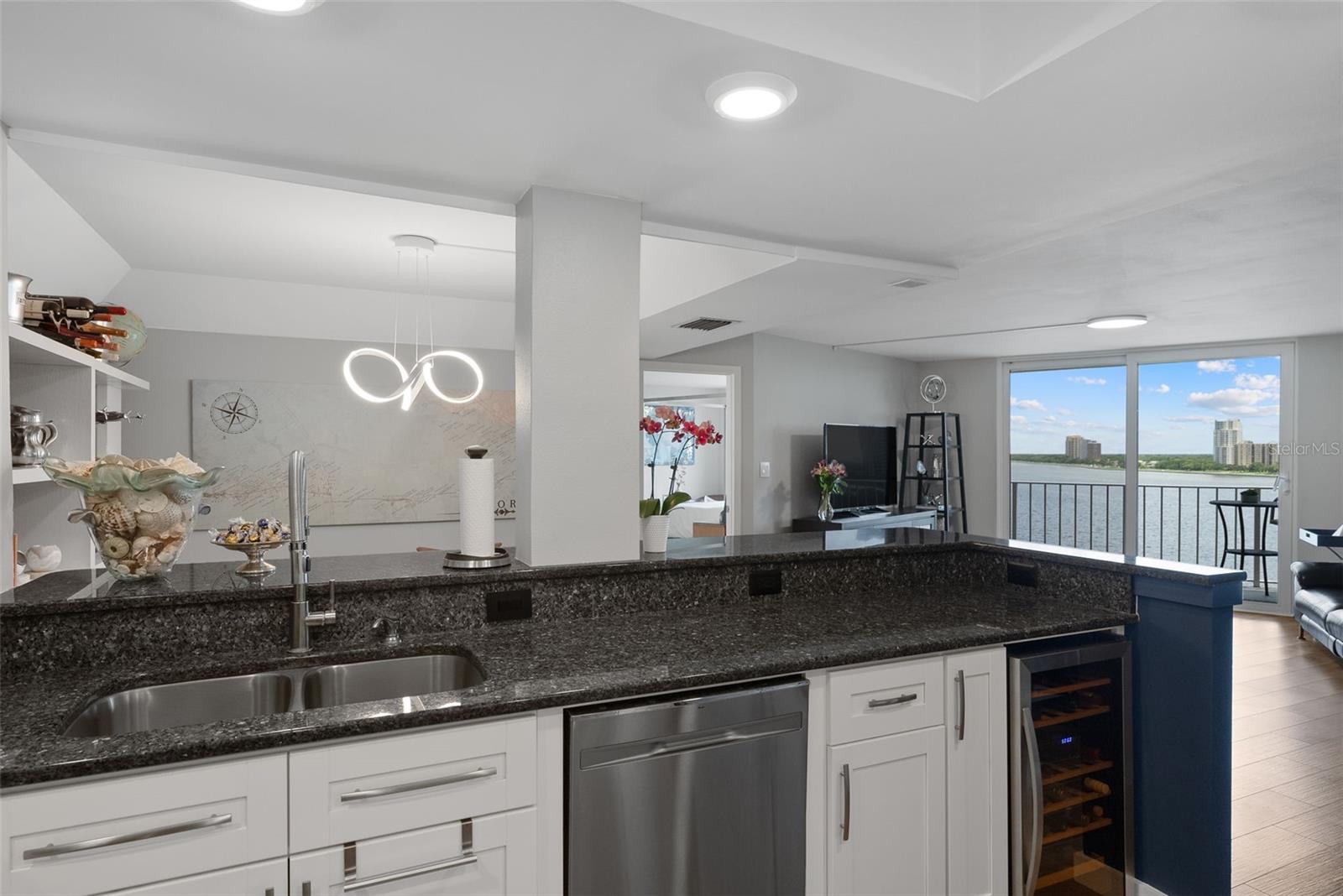 Image 7 of 18 For 2611 Bayshore Boulevard 1002