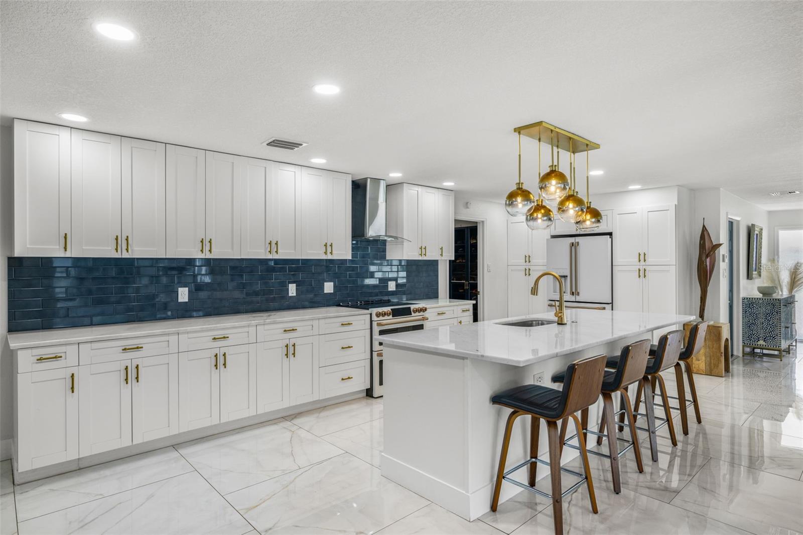 Image 13 of 40 For 2242 Buena Vista Drive