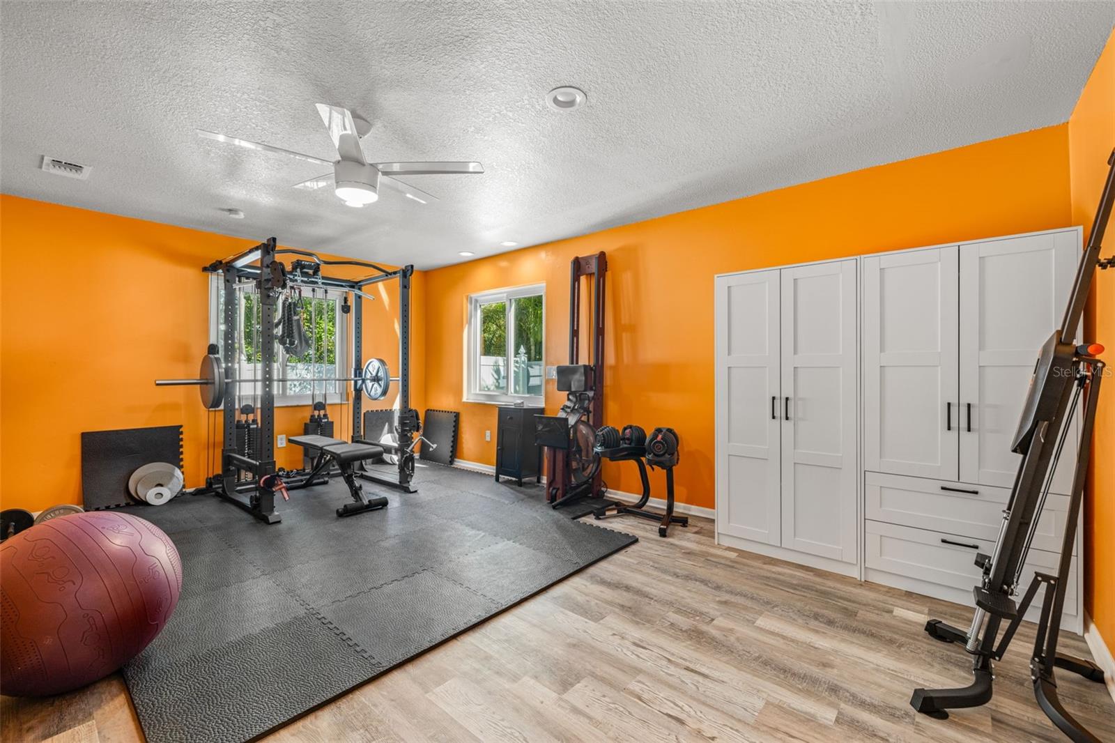 Image 33 of 40 For 2242 Buena Vista Drive