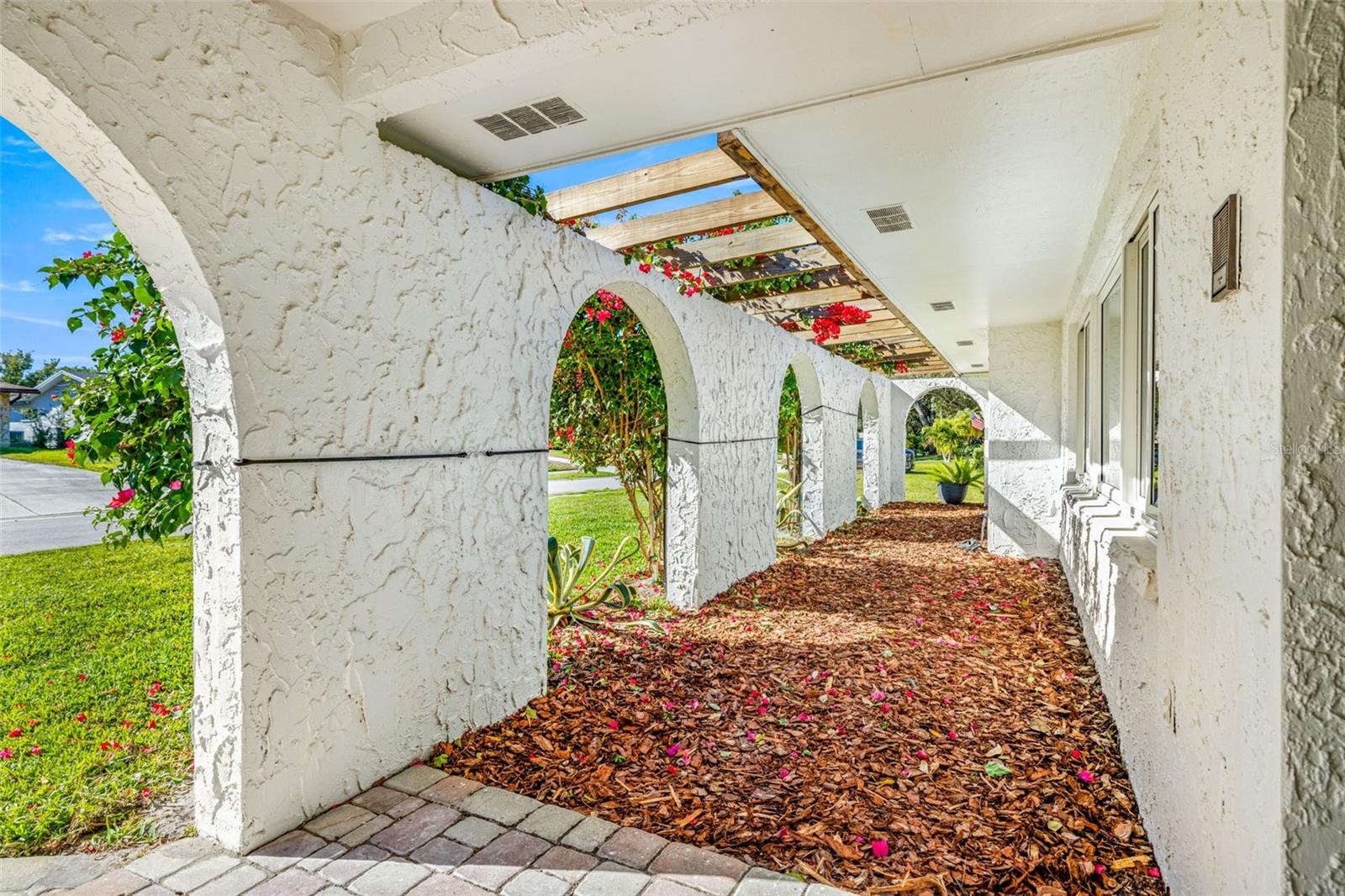 Image 4 of 40 For 2242 Buena Vista Drive