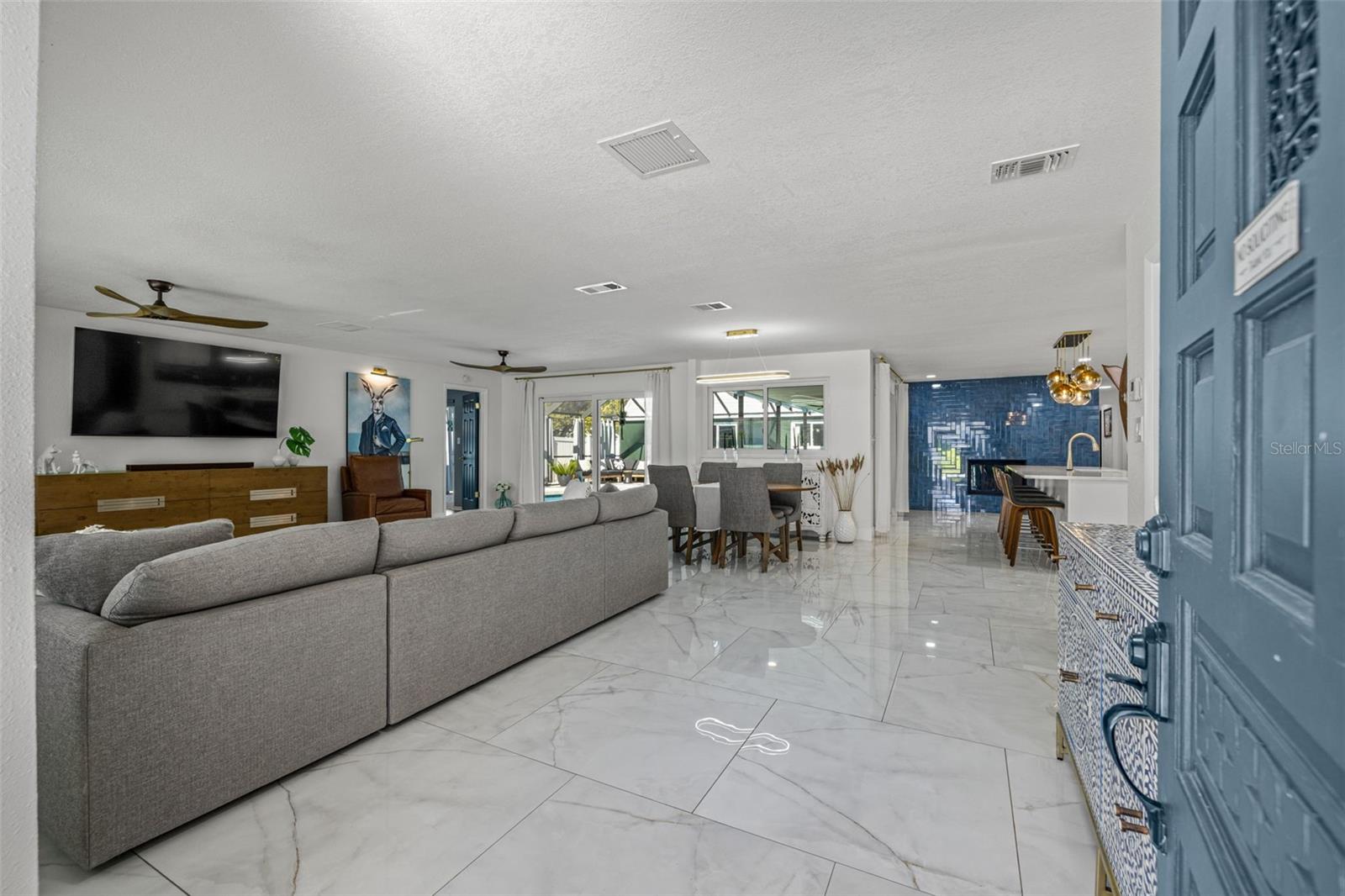 Image 5 of 40 For 2242 Buena Vista Drive