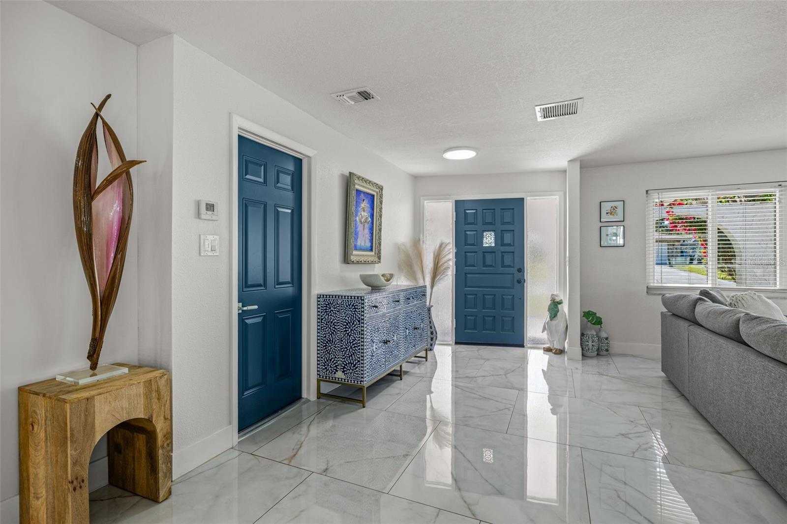 Image 6 of 40 For 2242 Buena Vista Drive