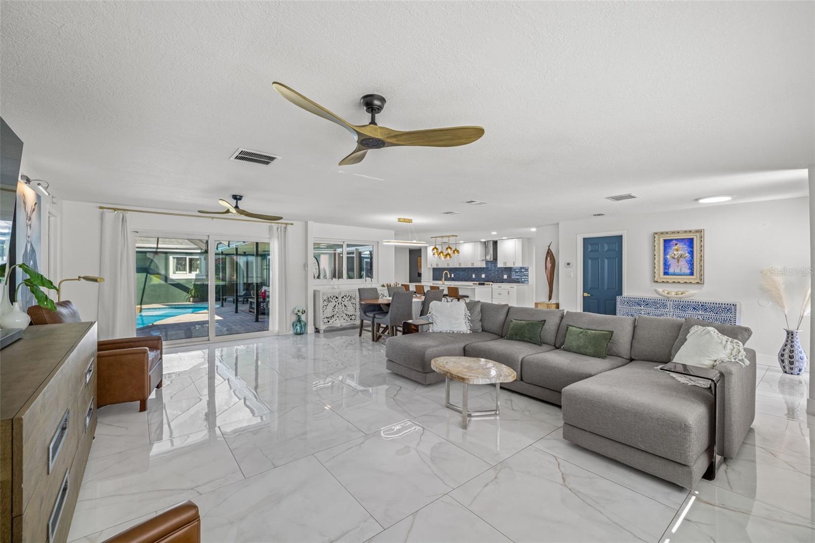 Image 7 of 40 For 2242 Buena Vista Drive