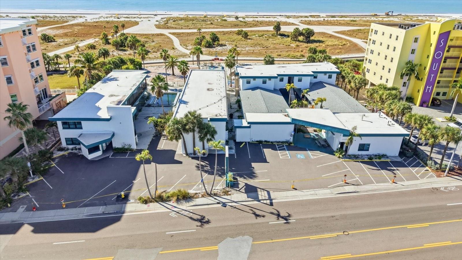 Listing photo id 9 for 11320 Gulf Boulevard