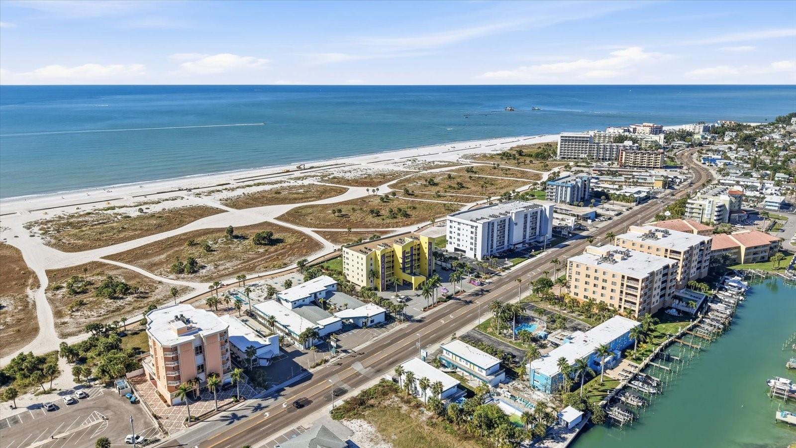 Listing photo id 12 for 11320 Gulf Boulevard