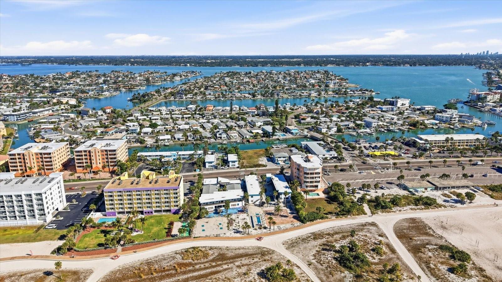 Listing photo id 15 for 11320 Gulf Boulevard