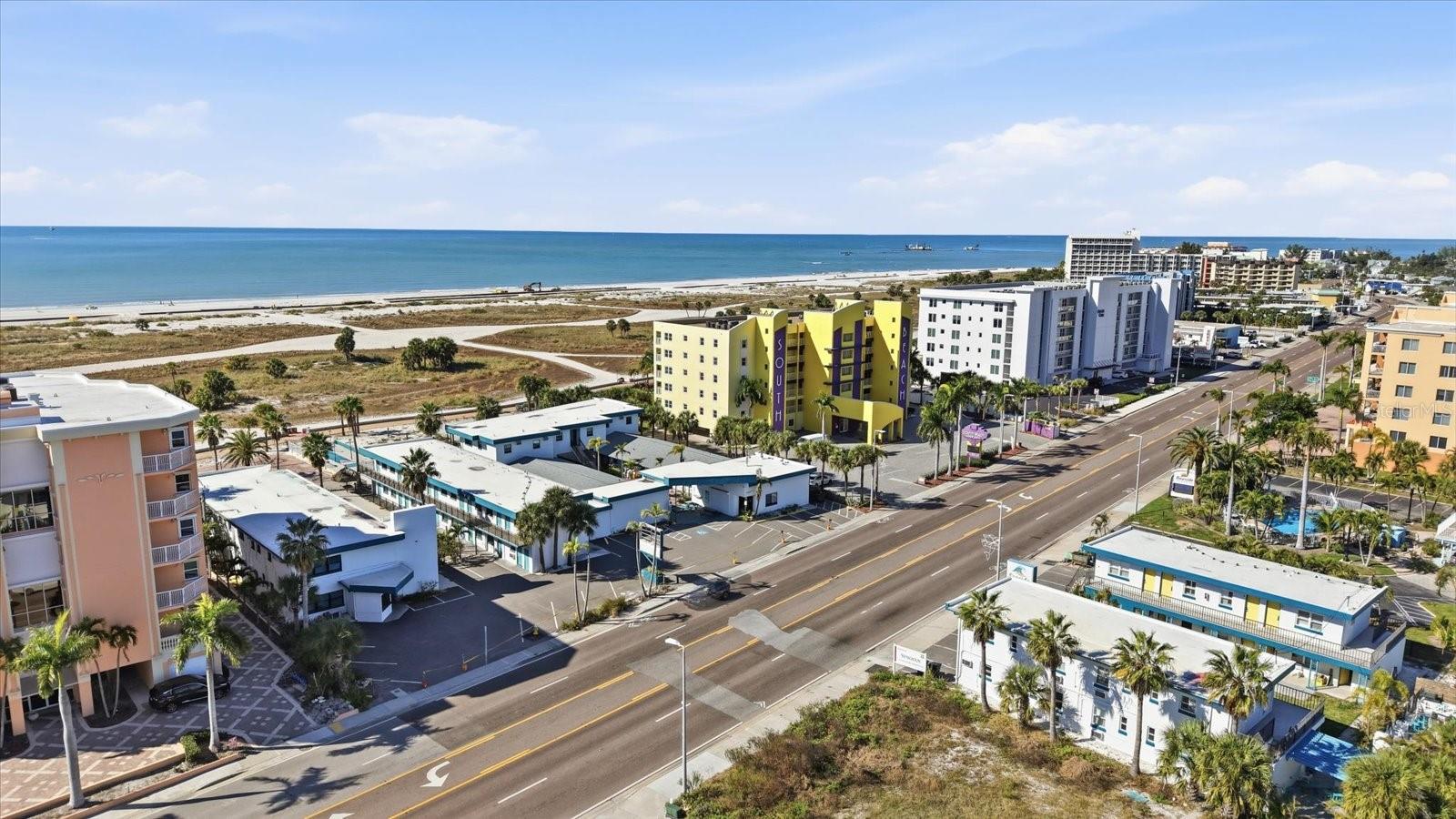 Listing photo id 3 for 11320 Gulf Boulevard