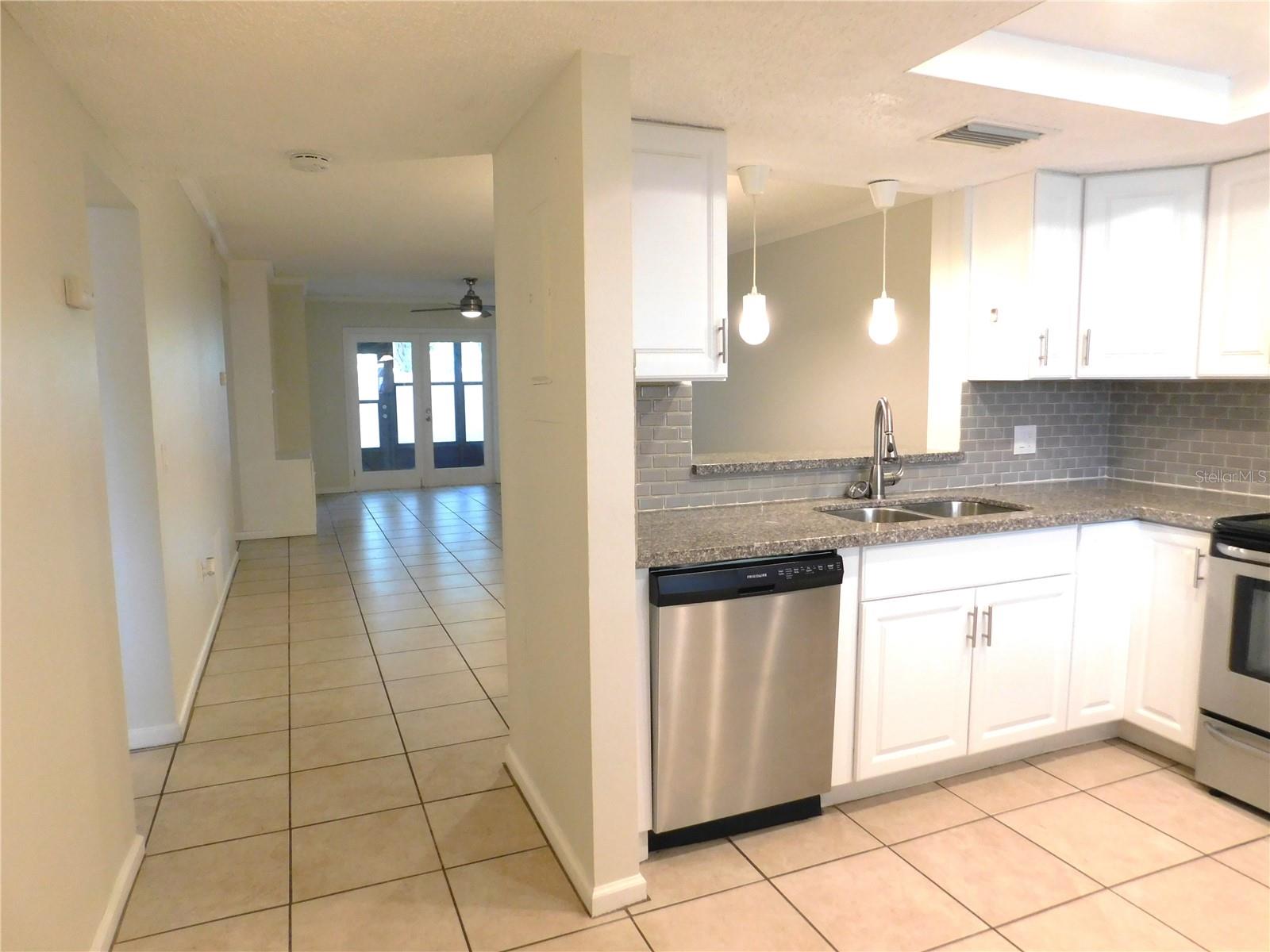 Image 4 of 40 For 2420 Winding Creek Boulevard 103