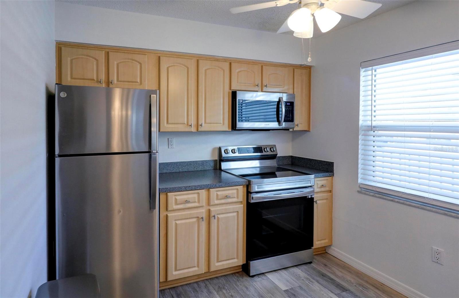 Image 10 of 32 For 1126 King Arthur Court 418