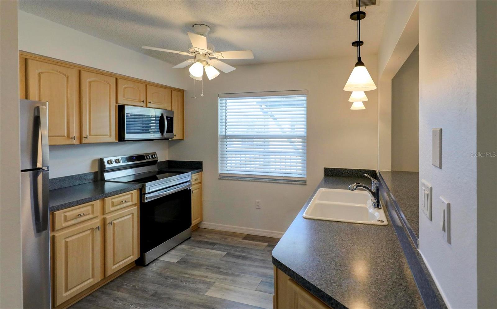 Image 11 of 32 For 1126 King Arthur Court 418