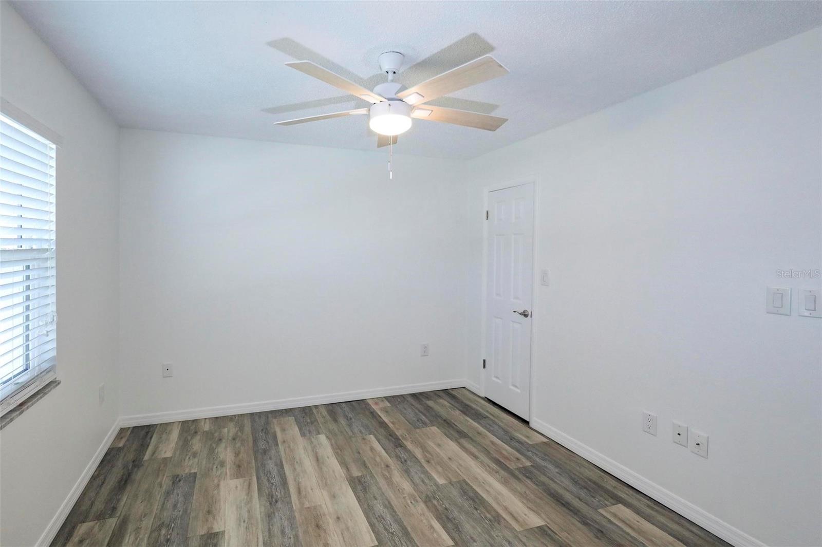 Image 13 of 32 For 1126 King Arthur Court 418