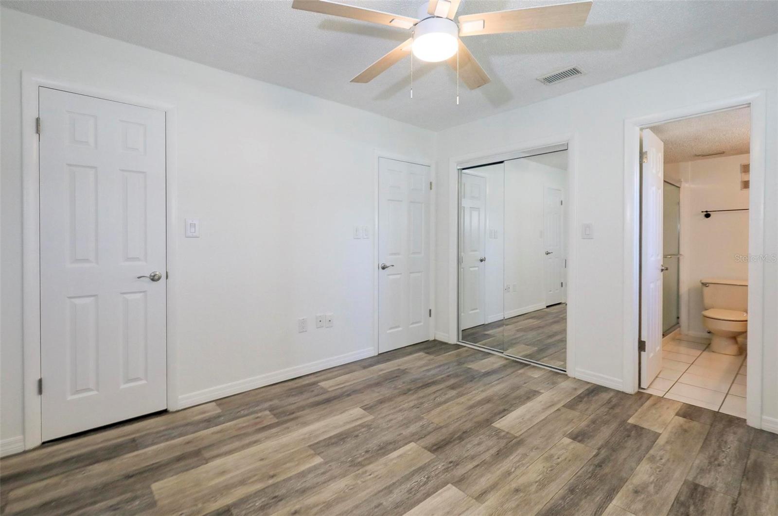 Image 15 of 32 For 1126 King Arthur Court 418